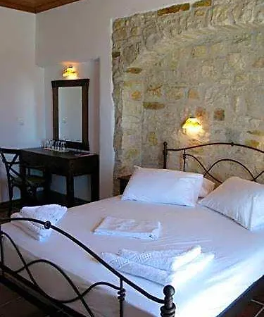 Hotel Captain's Rocks 3*